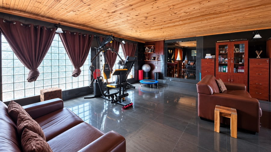 5 Bedroom Property for Sale in Protea Heights Western Cape